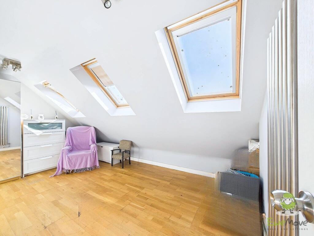 CAM01543G0-PR0120-STILL006