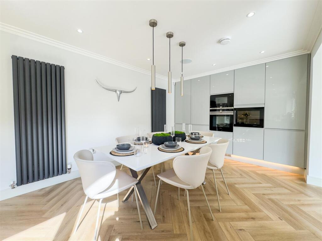 Kitchen/Dine/Sun Room
