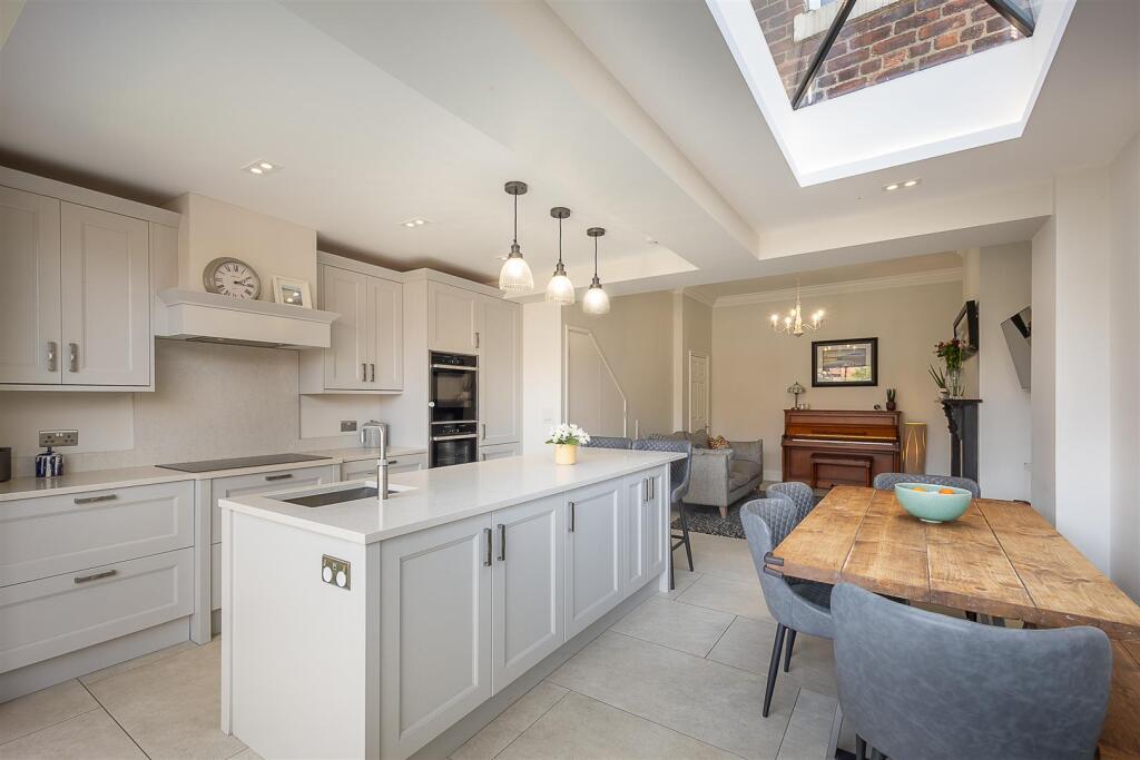 Kitchen/Diner &amp; Family Room