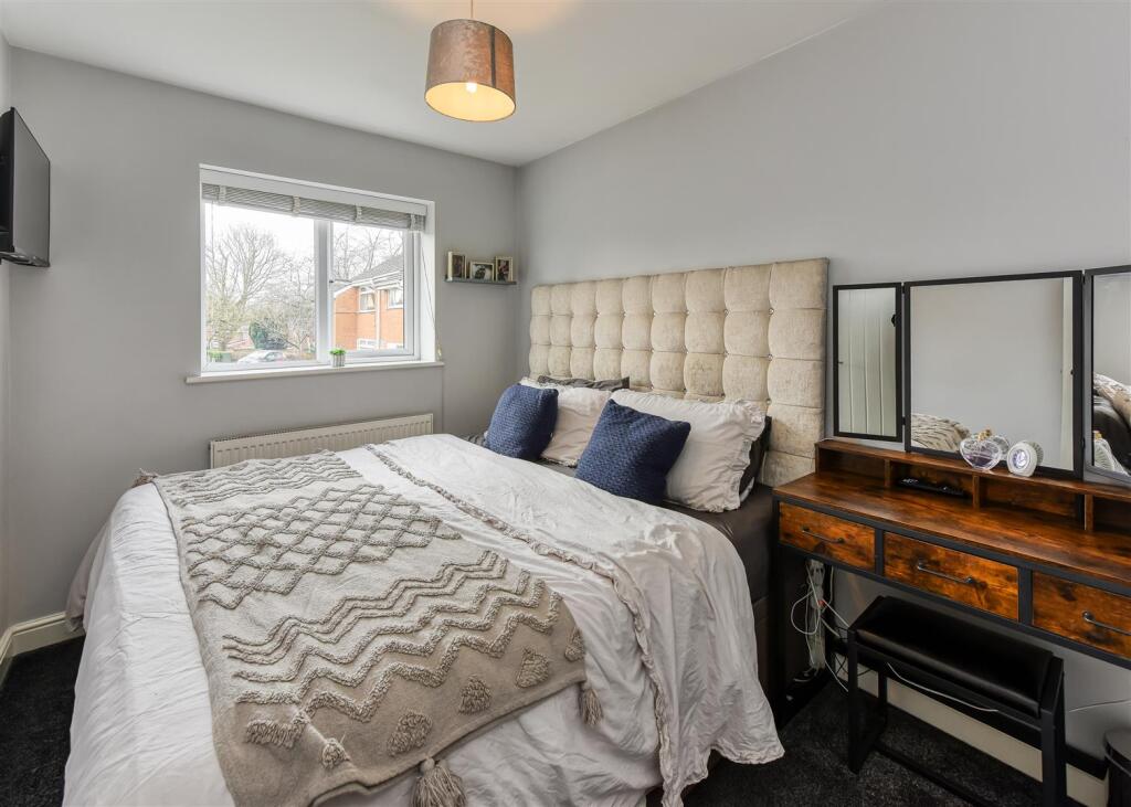 41 Millfields Way-Bedroom 1.jpg