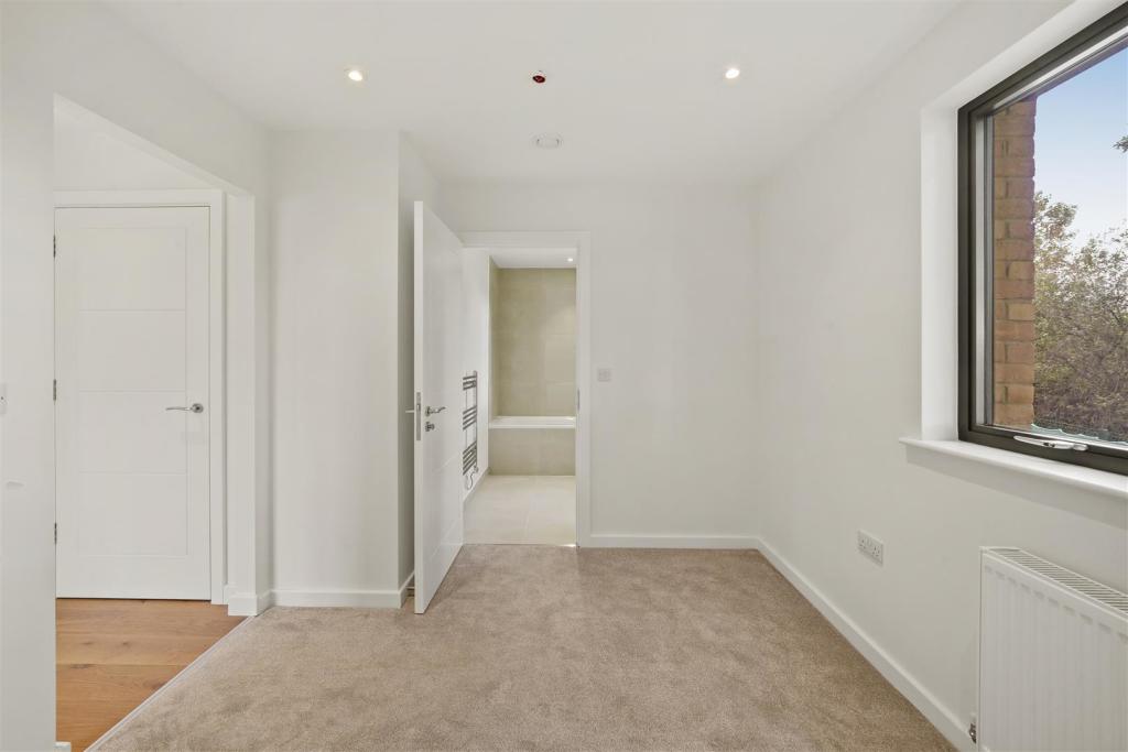Flat 4, 1 Bridgehill Close, - 85BilKKC3u8ruidPOqqz