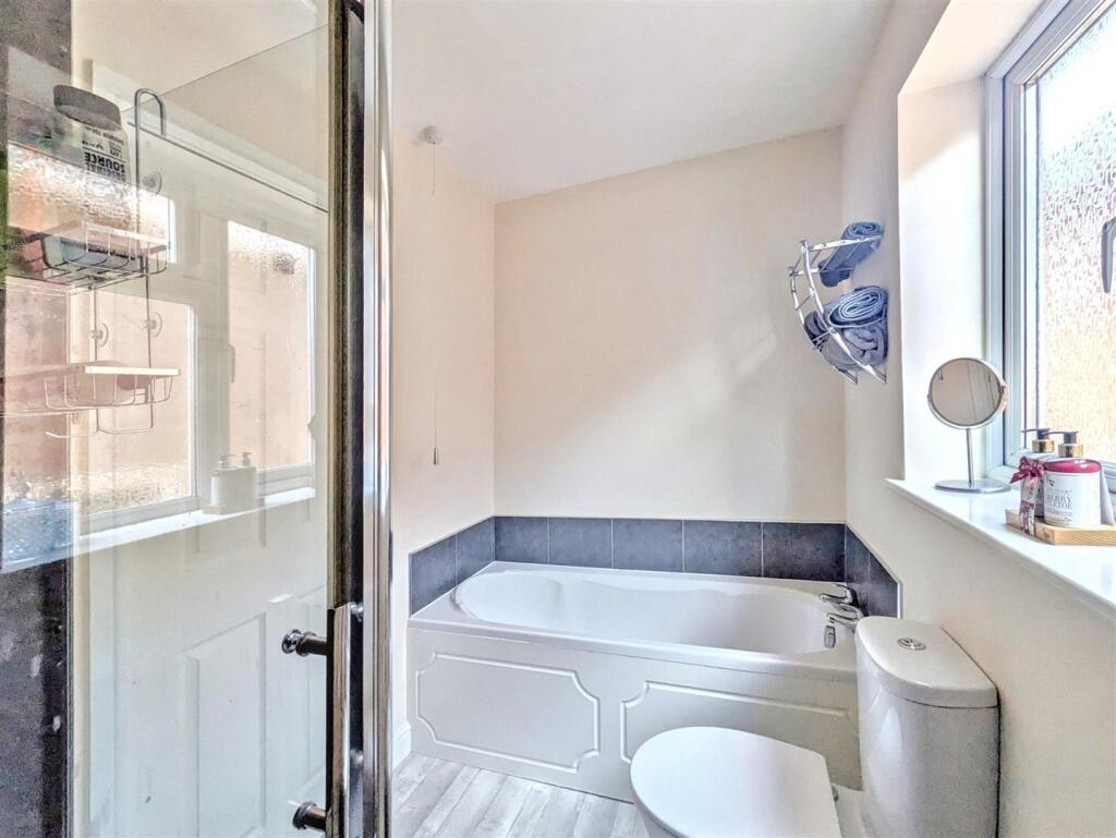 Bathroom_2.jpeg
