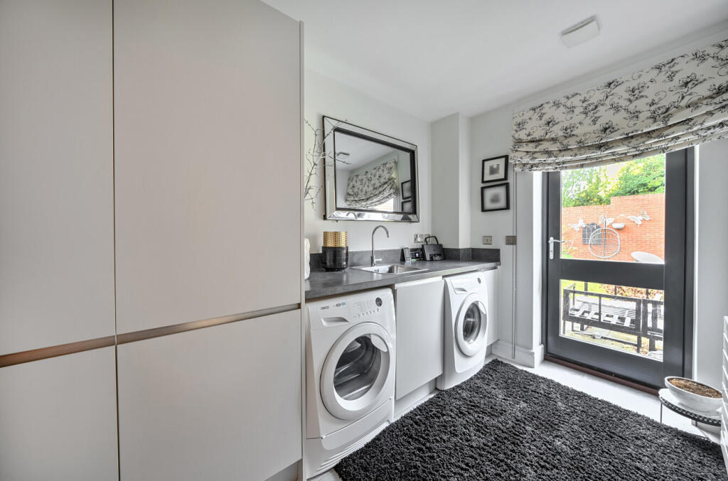 1304098-7-683f1a6...