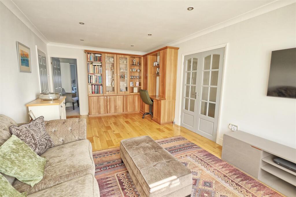 SITTING ROOM