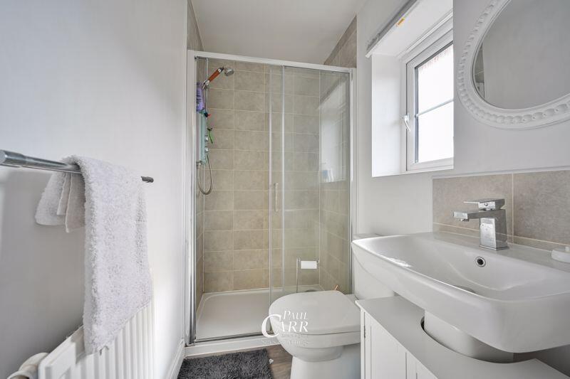 Master En-Suite Bathroom