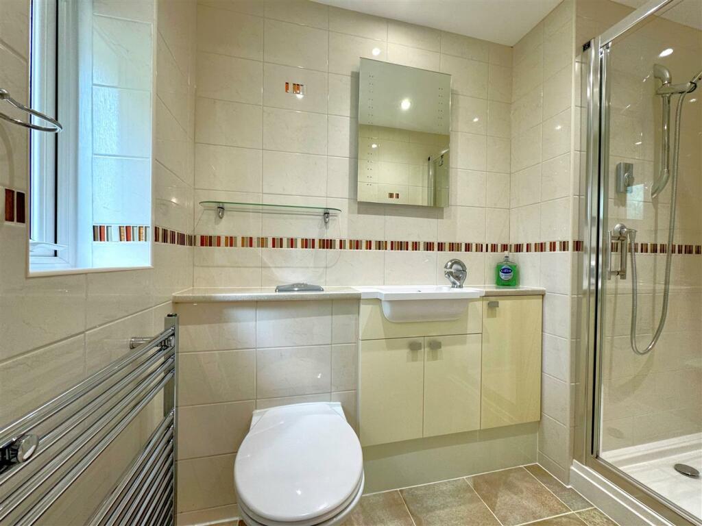 en-suite 3.jpg