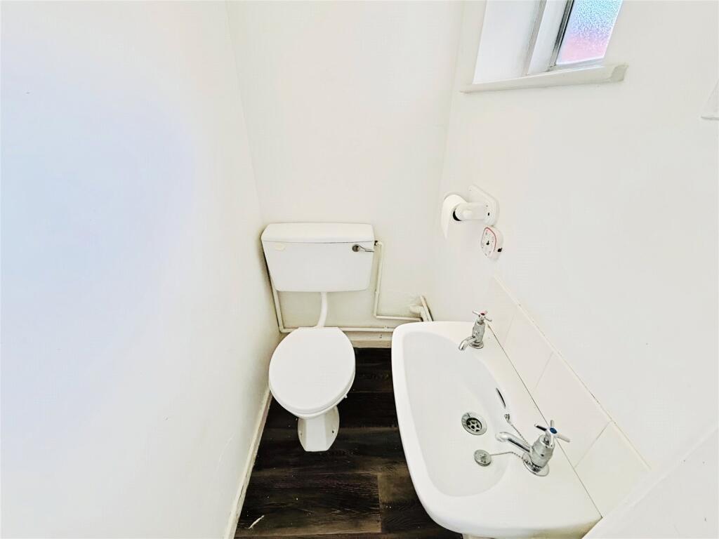 Cloakroom/Wc