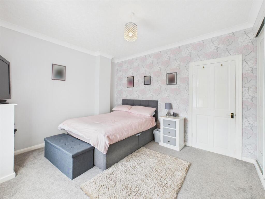 Bedroom: