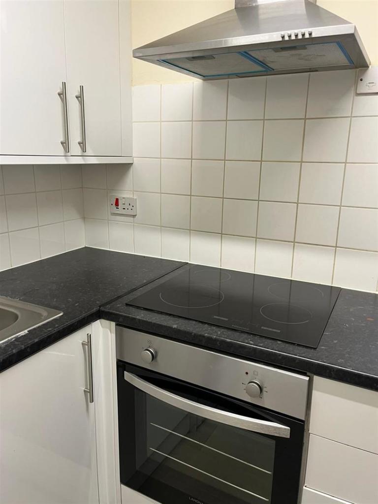 Kitchen 2.jpg