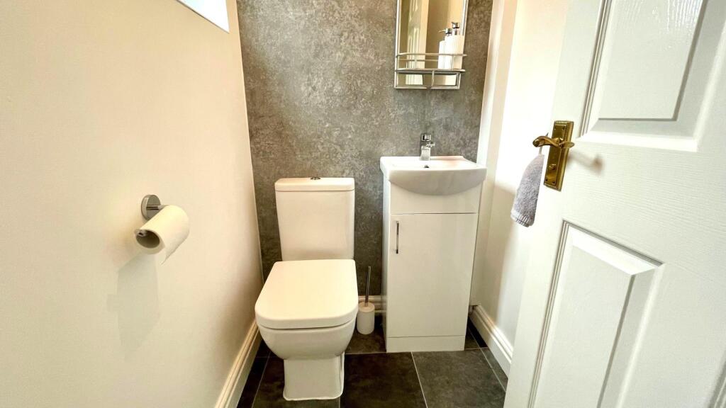 2-PIECE CLOAKROOM