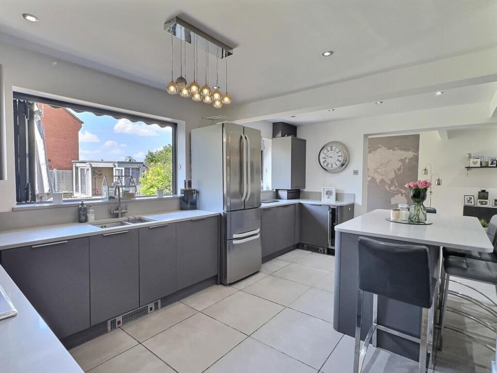 Open Plan Kitchen Diner &amp; Lounge