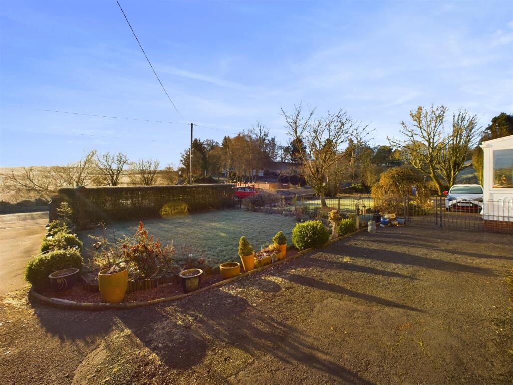 CAM01258G0-PR0059-STILL018.jpg