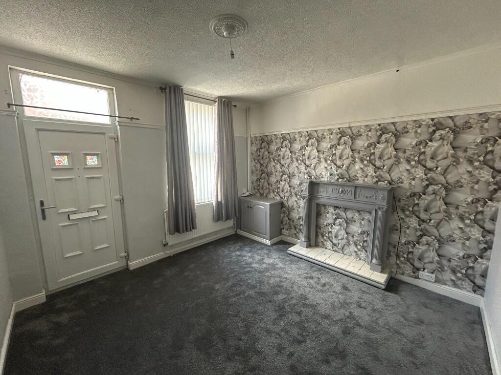 Living Room (b)