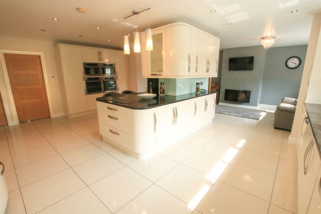 OPEN PLAN LIVING DINING KITCHEN