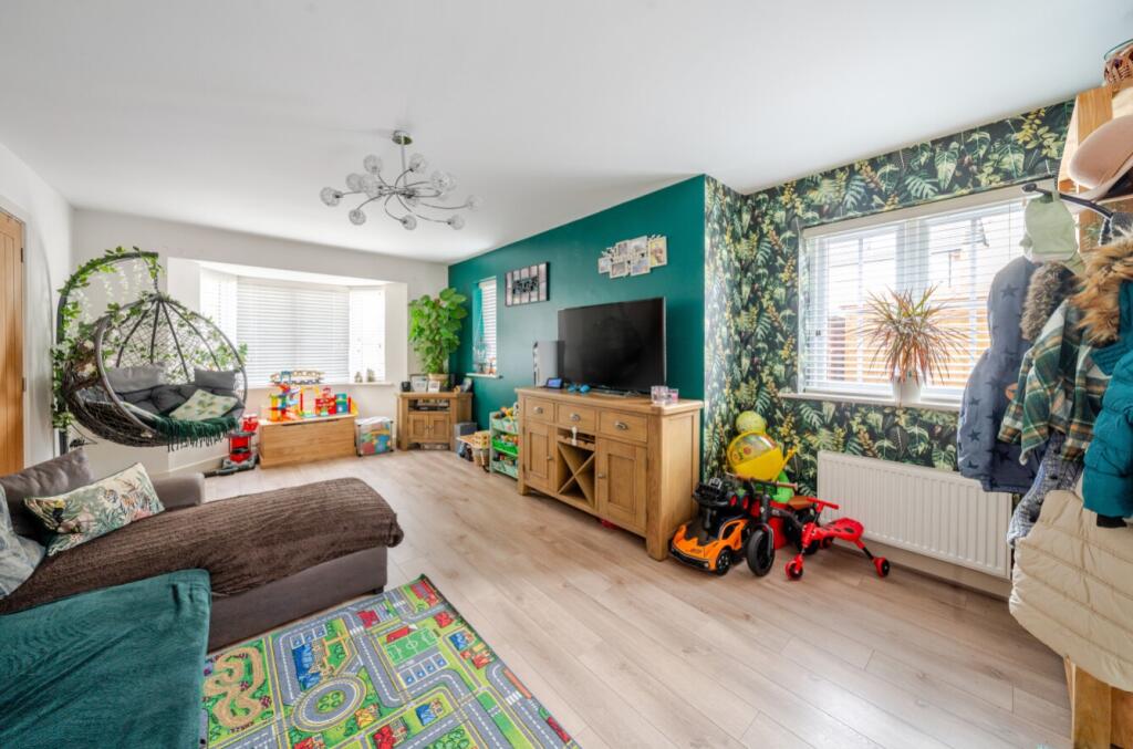 1289976-9-6825b9f2e5305-ARW