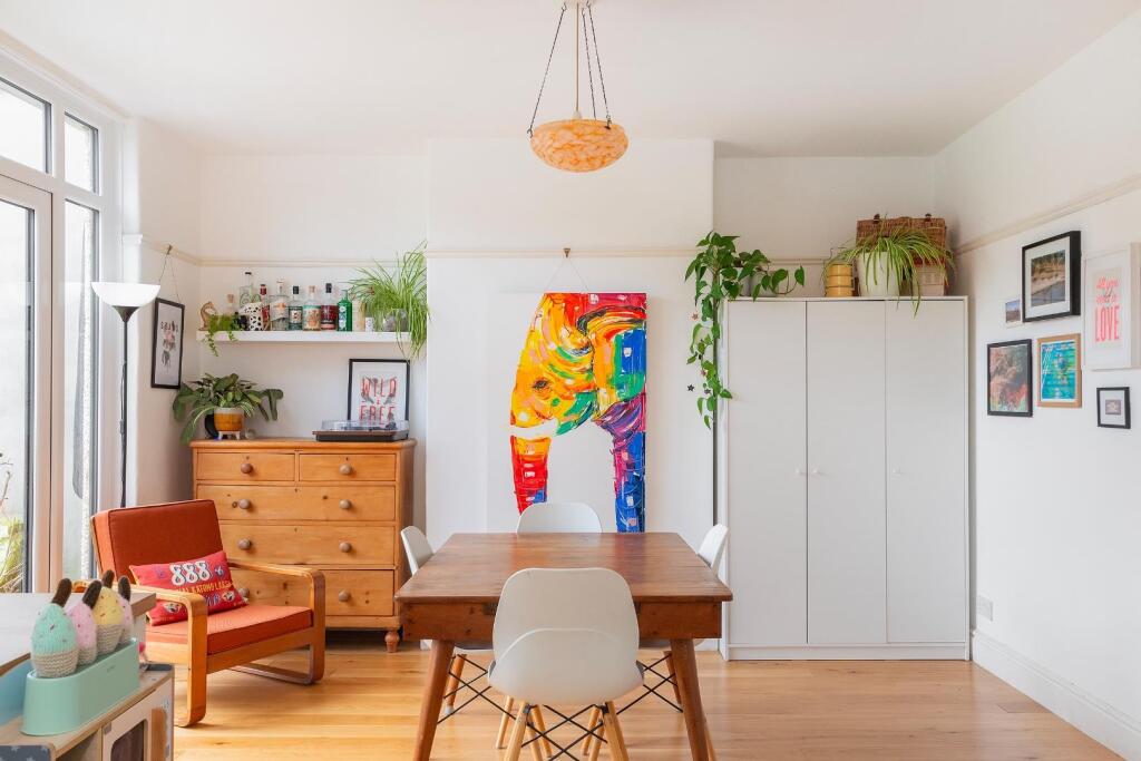 2W4WHE - KitchenDiner H.jpg