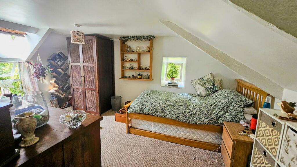 bedroom2..jpg