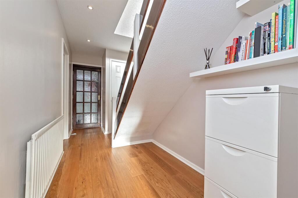 26KitchenerClose-9.jpg