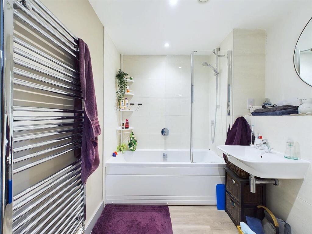 6 - Two-Bedroom Flat for Auction, Paintworks, Bris