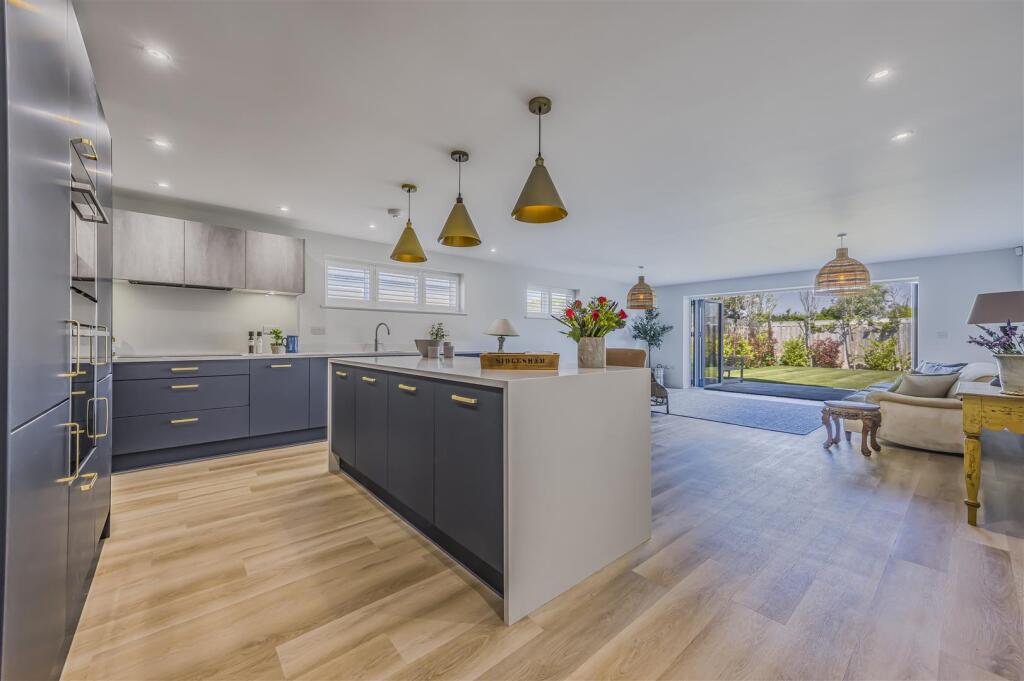 43 East Bracklesham Drive, Bracklesham Bay-Portico