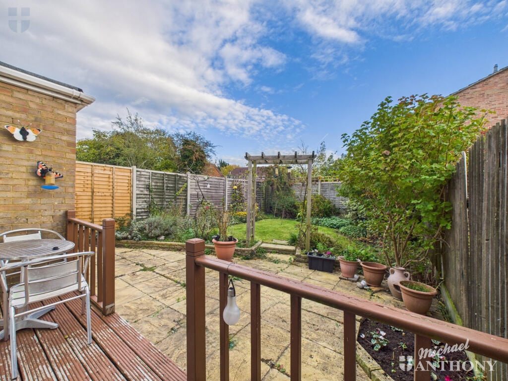 CAM03218G0-PR0812-STILL009