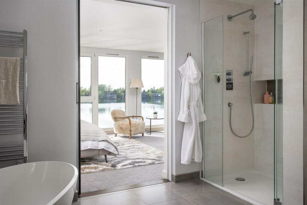 40 - 19 Longcross Causeway - GL7 3DT - Web.jpg