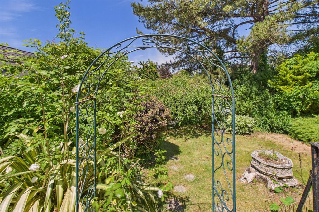 10 Sanctuary Gardens, Sneyd Park, Bristol BS9 1QR 