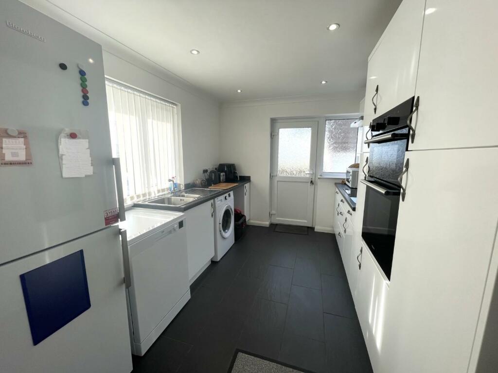Kitchen...jpeg