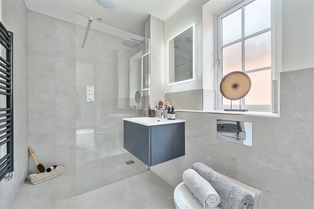Plot 5 En-Suite.jpg