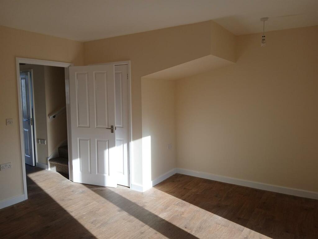 Living Room 2.jpg
