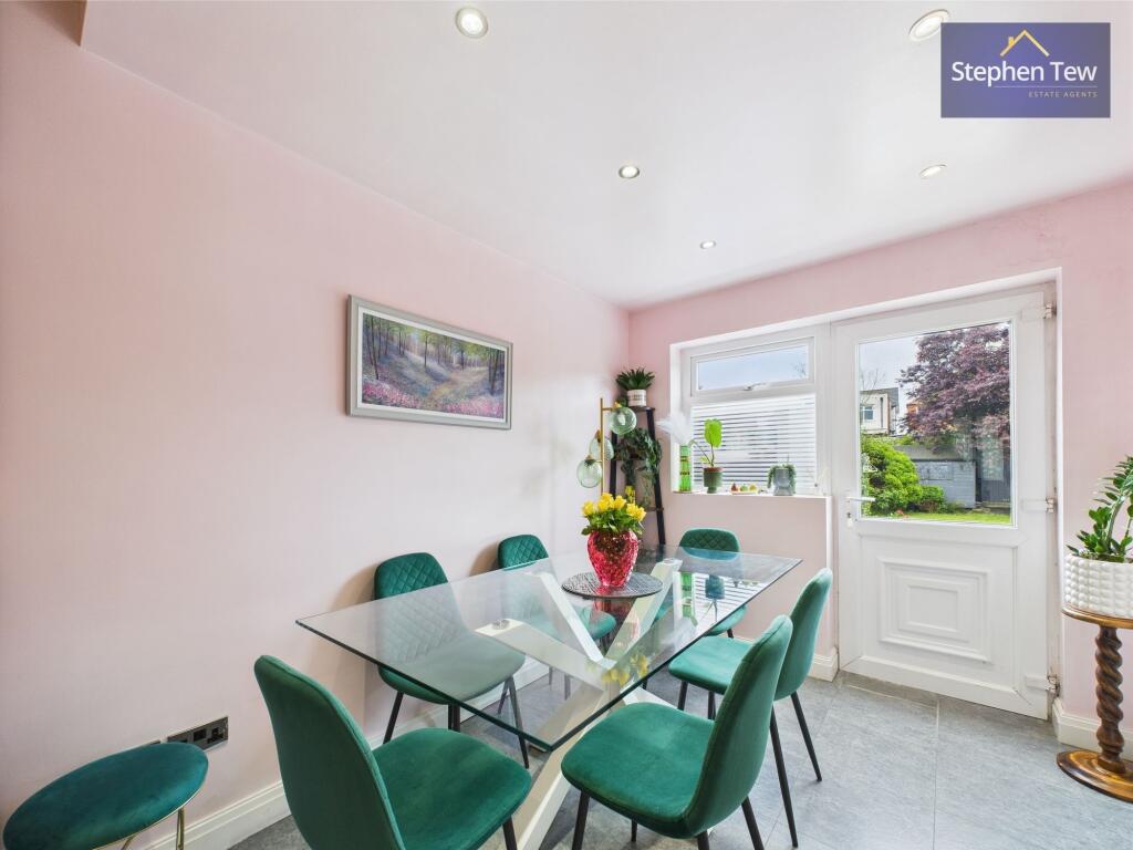 Kitchen/ Dining Room