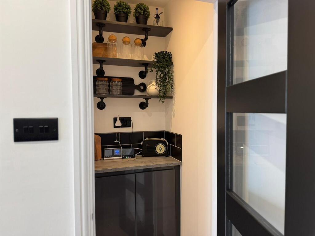 Cupboard kitchen (2).jpg