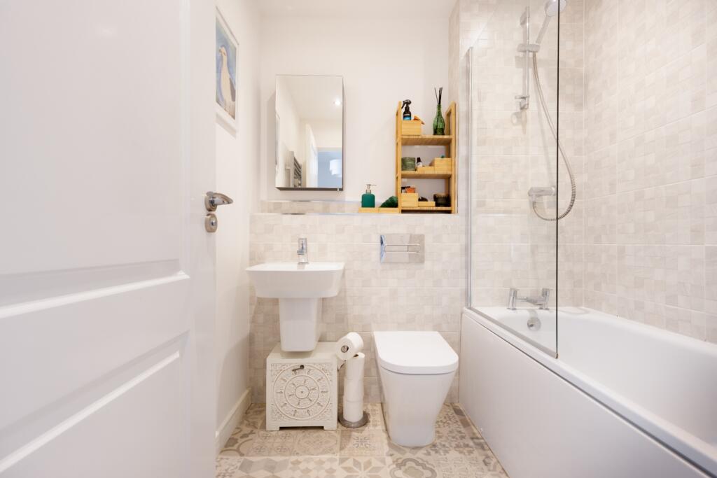 Bathroom Paul Benson Ewemove Goole And Selby