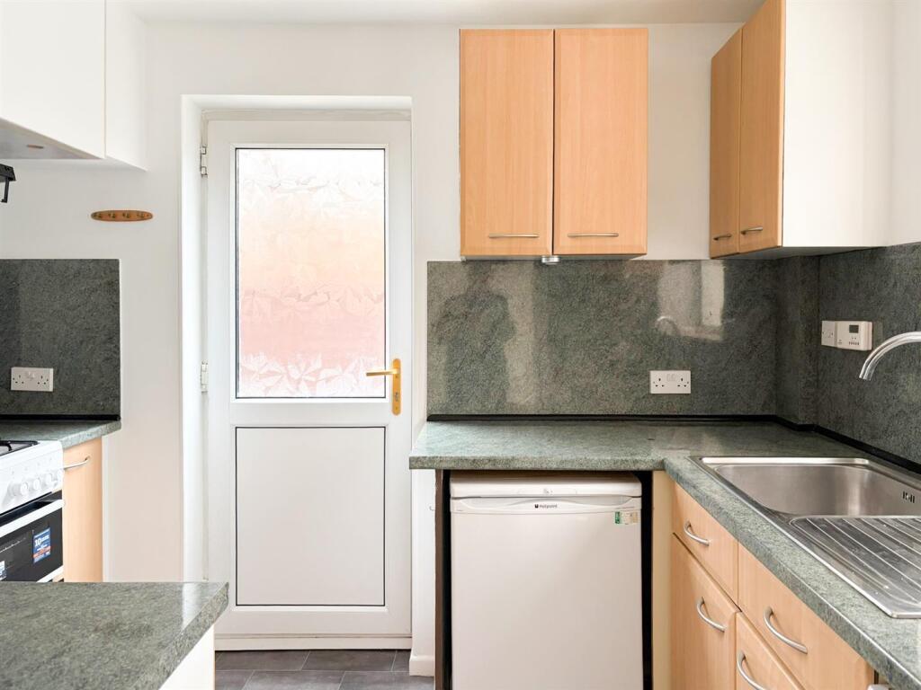 KITCHEN..jpg