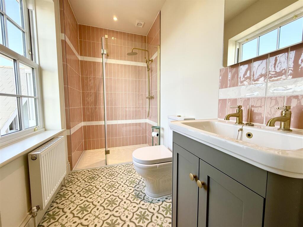 bedroom three en suite