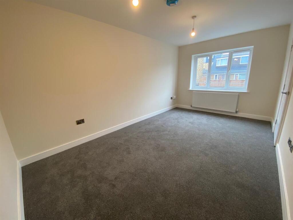 BEDROOM.jpg