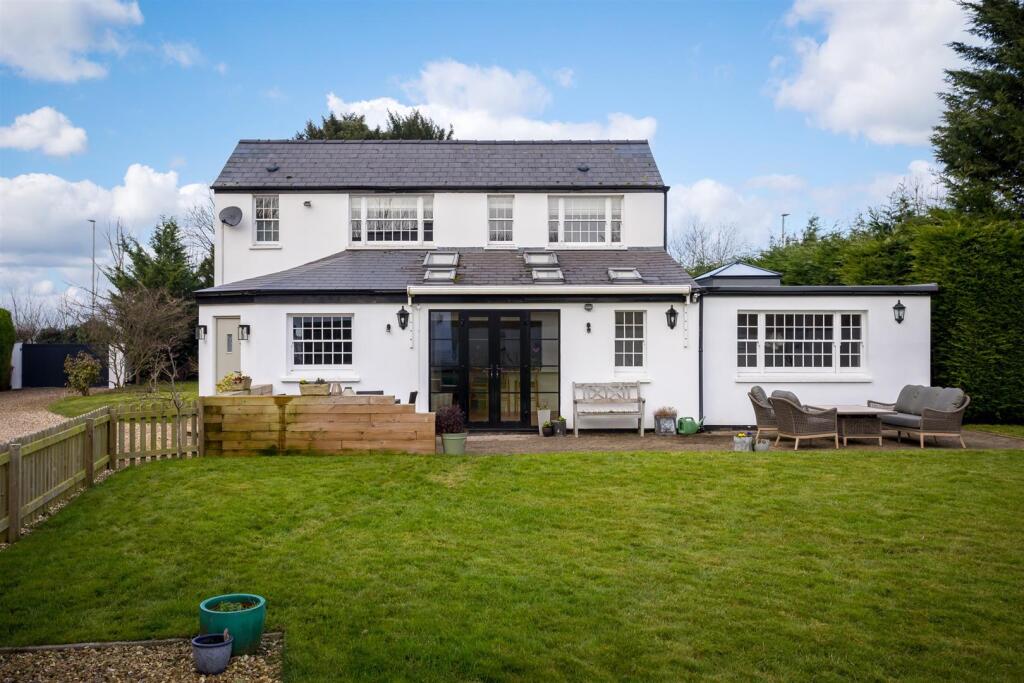 33 - Tynings House - GL51 4XF - Web.jpg