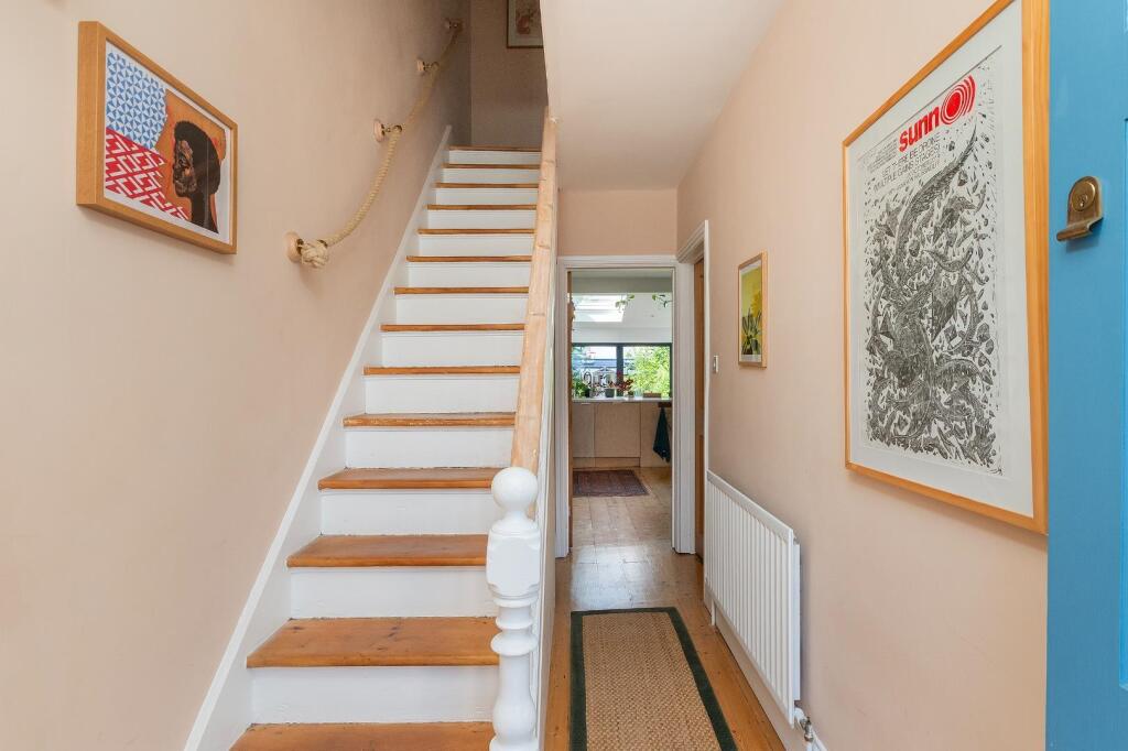 3Y7REN - Hallway A.jpg