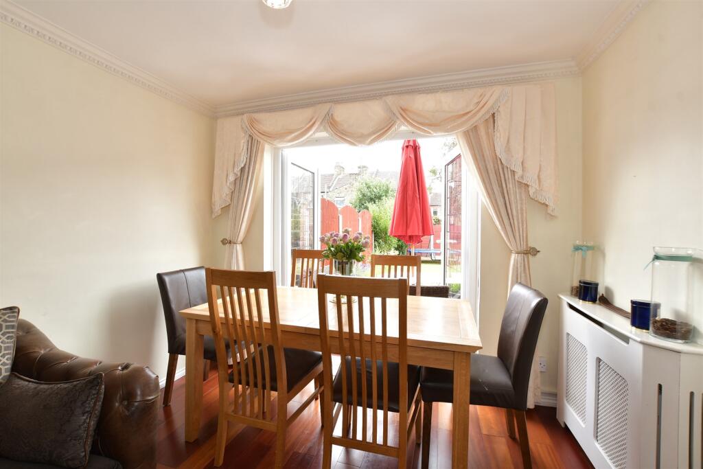 Lounge/ Dining Room