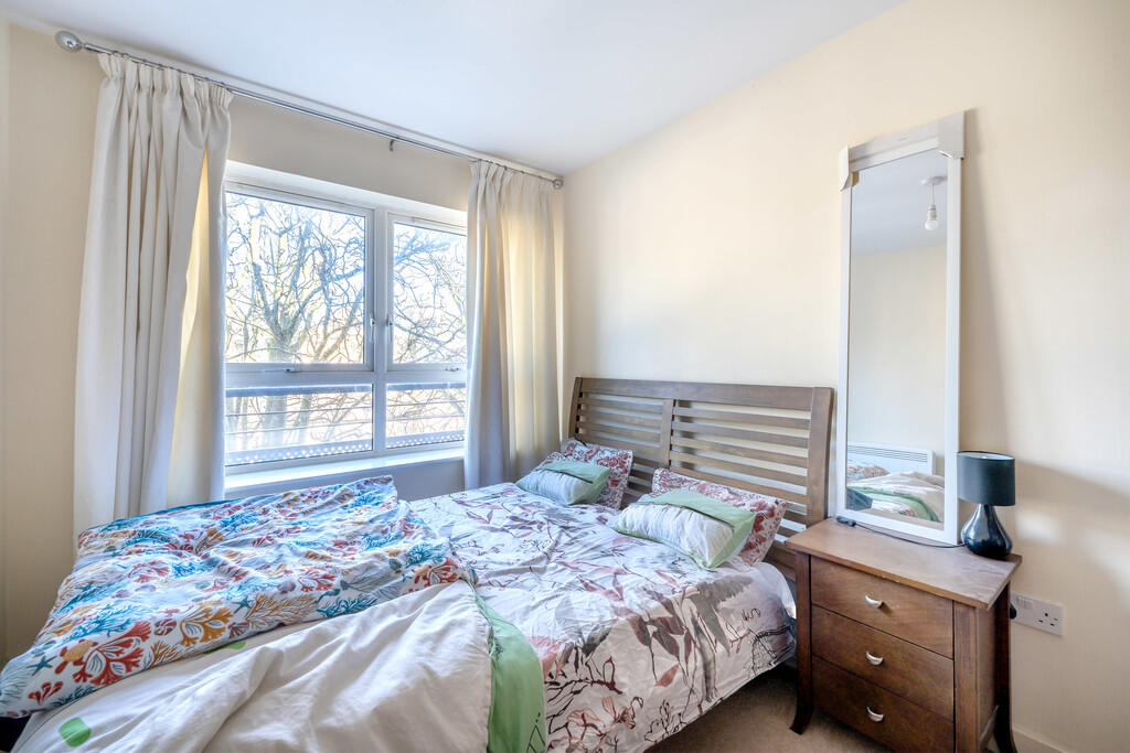 16 Greenbank Cour...