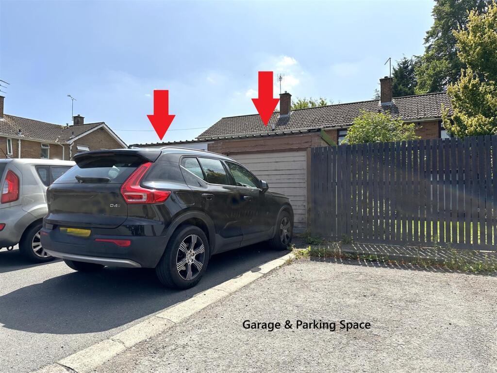 Garage &amp; Parking Space 160
