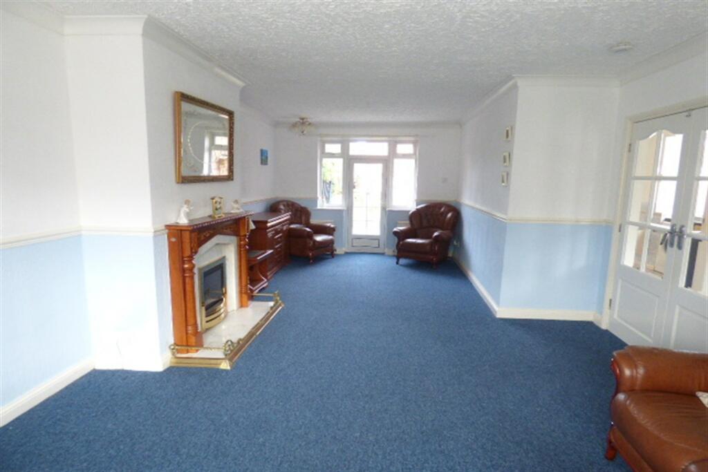 Lounge through Dinin