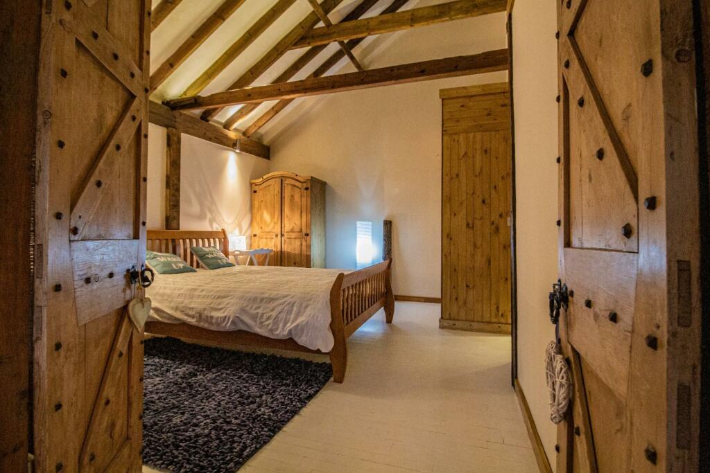 The Annexe, Granary Barn [Bedroom] 01.jpg