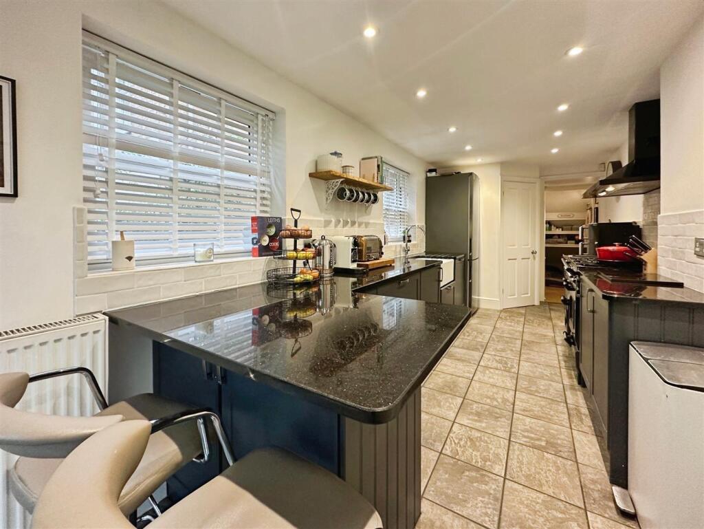 43827600--4129-9BB5-53FE95F5DE12-85894-00001C1C276