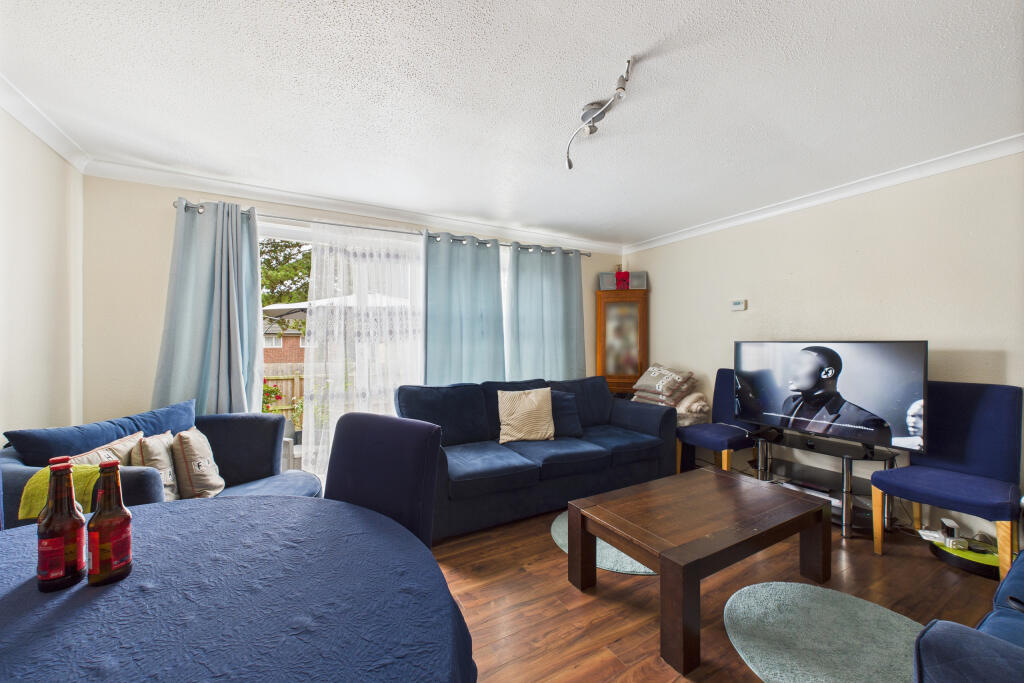 CAM05454G0-PR0033-STILL014