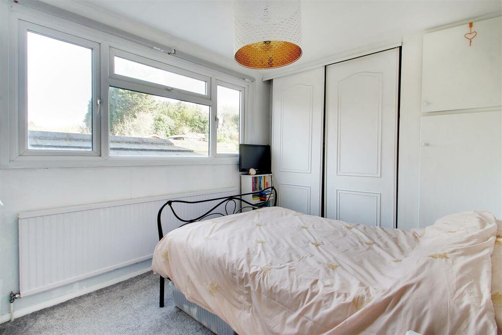 Bedroom 1.jpg