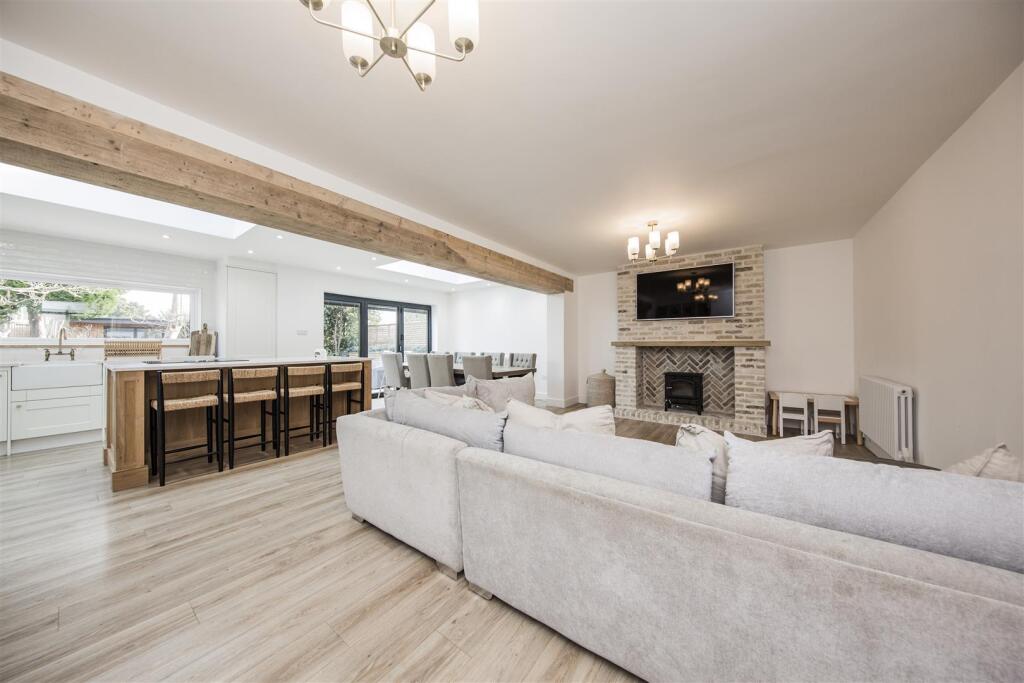 Open Plan Lounge Dining &amp; Kitchen