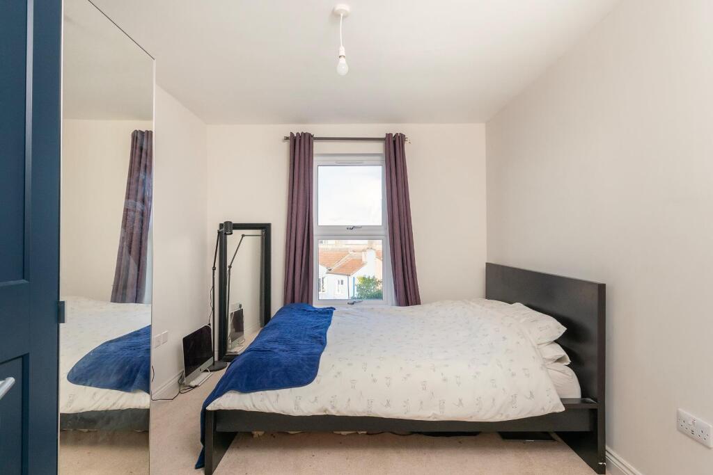 F1W3H4VP - Bedroom F.jpg
