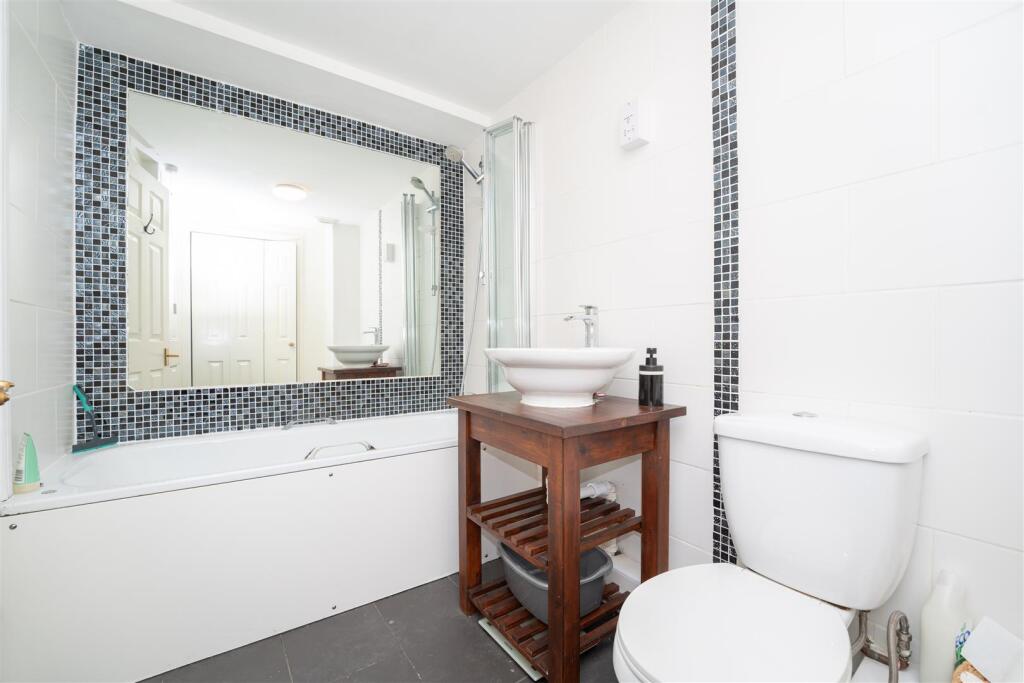 32 Osterley Gdns Bath 2.jpg