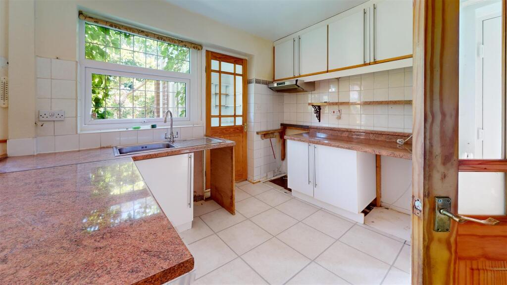 7-Llys-Y-Wern-Sychdyn-Kitchen.jpg